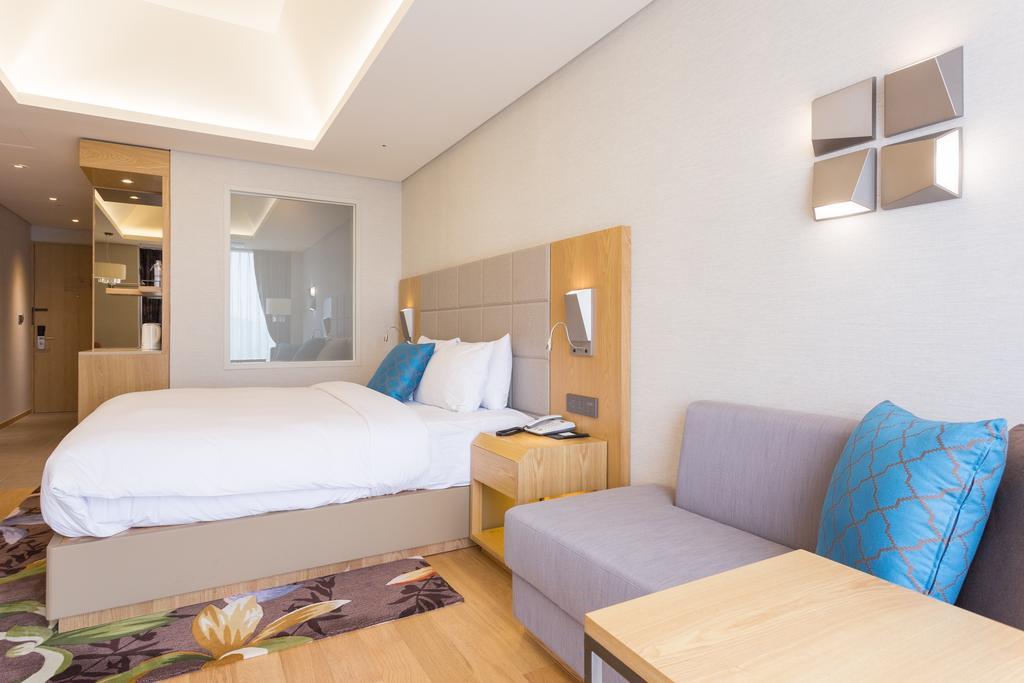Charis Hotel Incheon Room photo